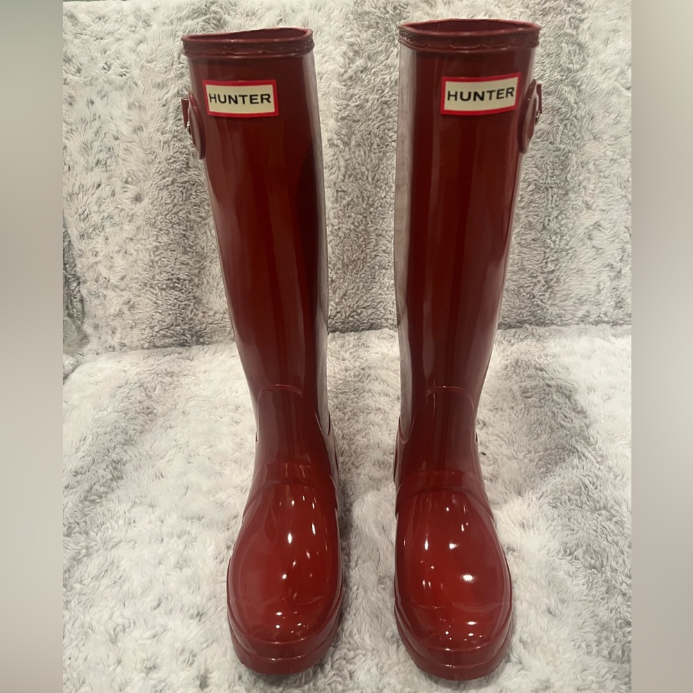 Red Hunter rain boots, size 6